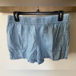 Calvin Klein| Chambray Pull-On Stretch Denim Shorts in Lyocell, Size 6•••Comfy